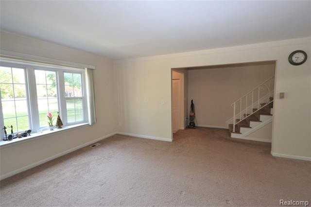 559 Fox Hills Dr N - Photo 6 of 21
