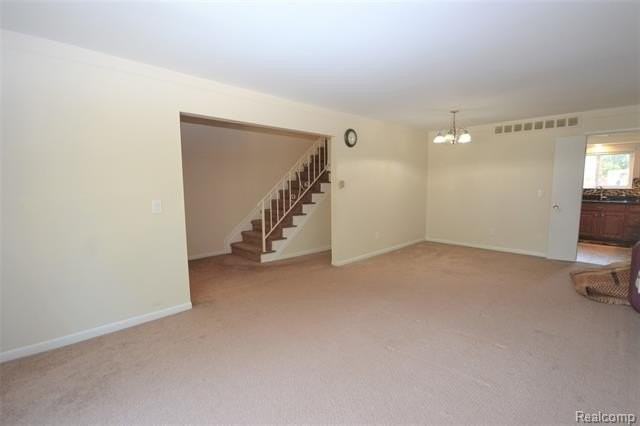 559 Fox Hills Dr N - Photo 7 of 21