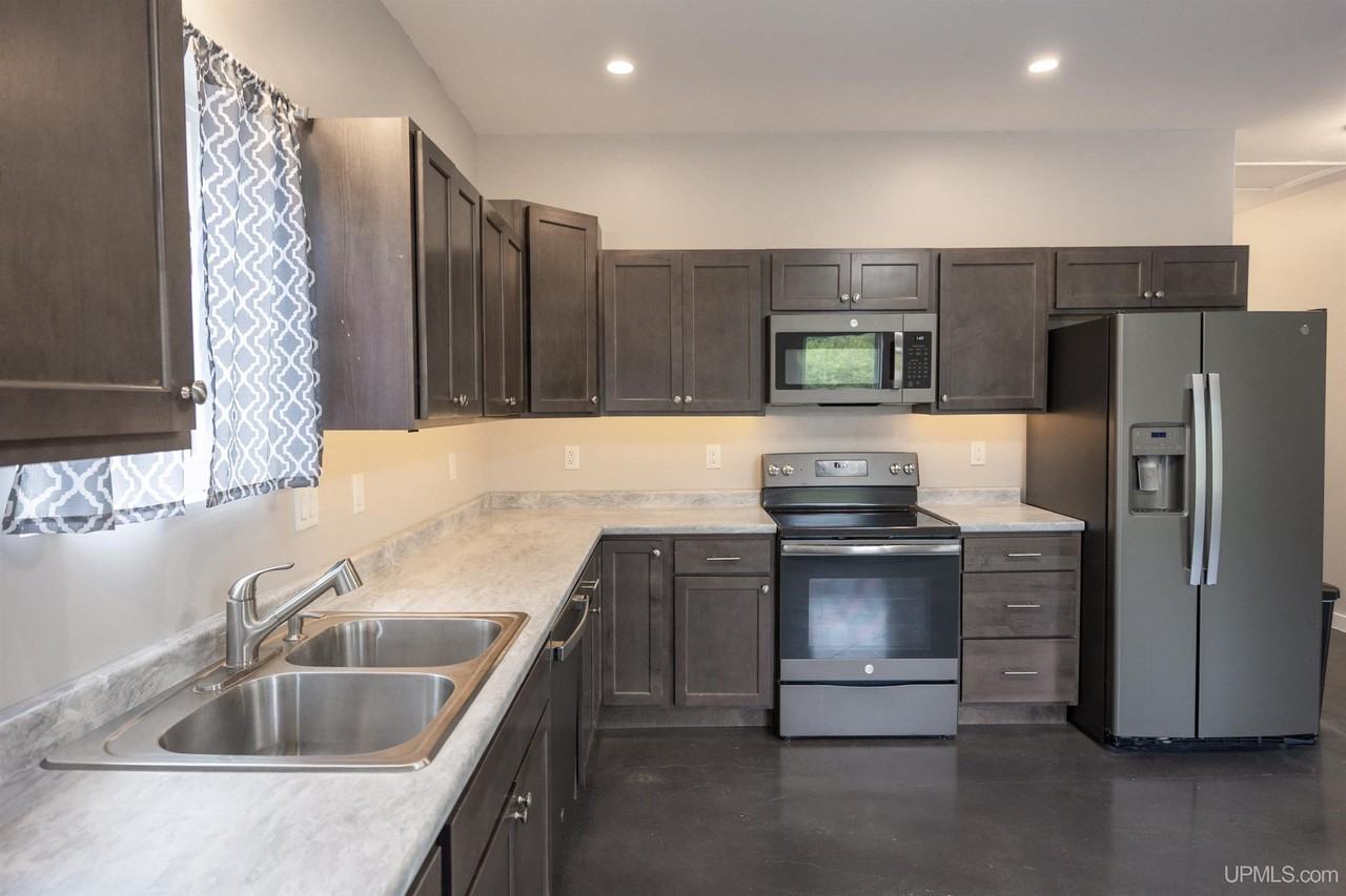 17245 Atlantic Ave - Photo 4 of 22