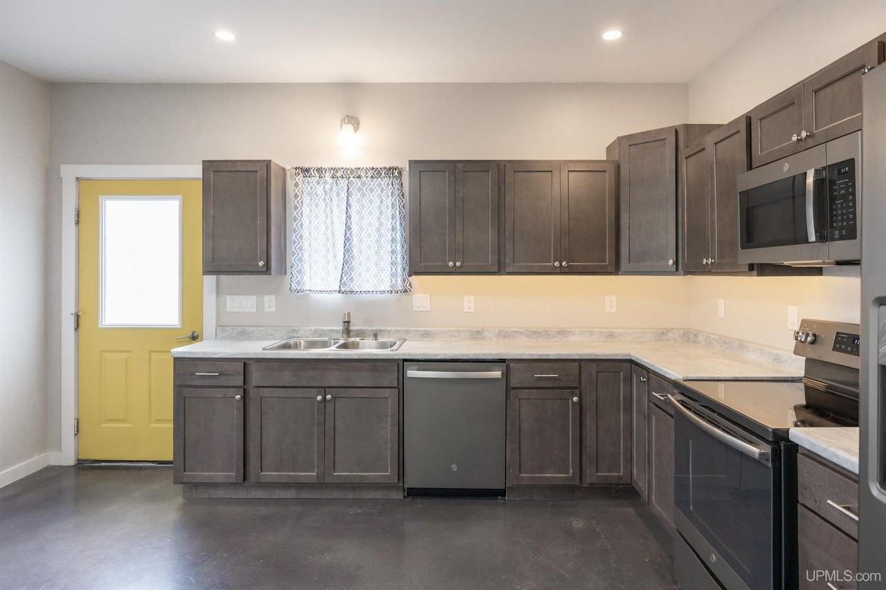 17245 Atlantic Ave - Photo 5 of 22