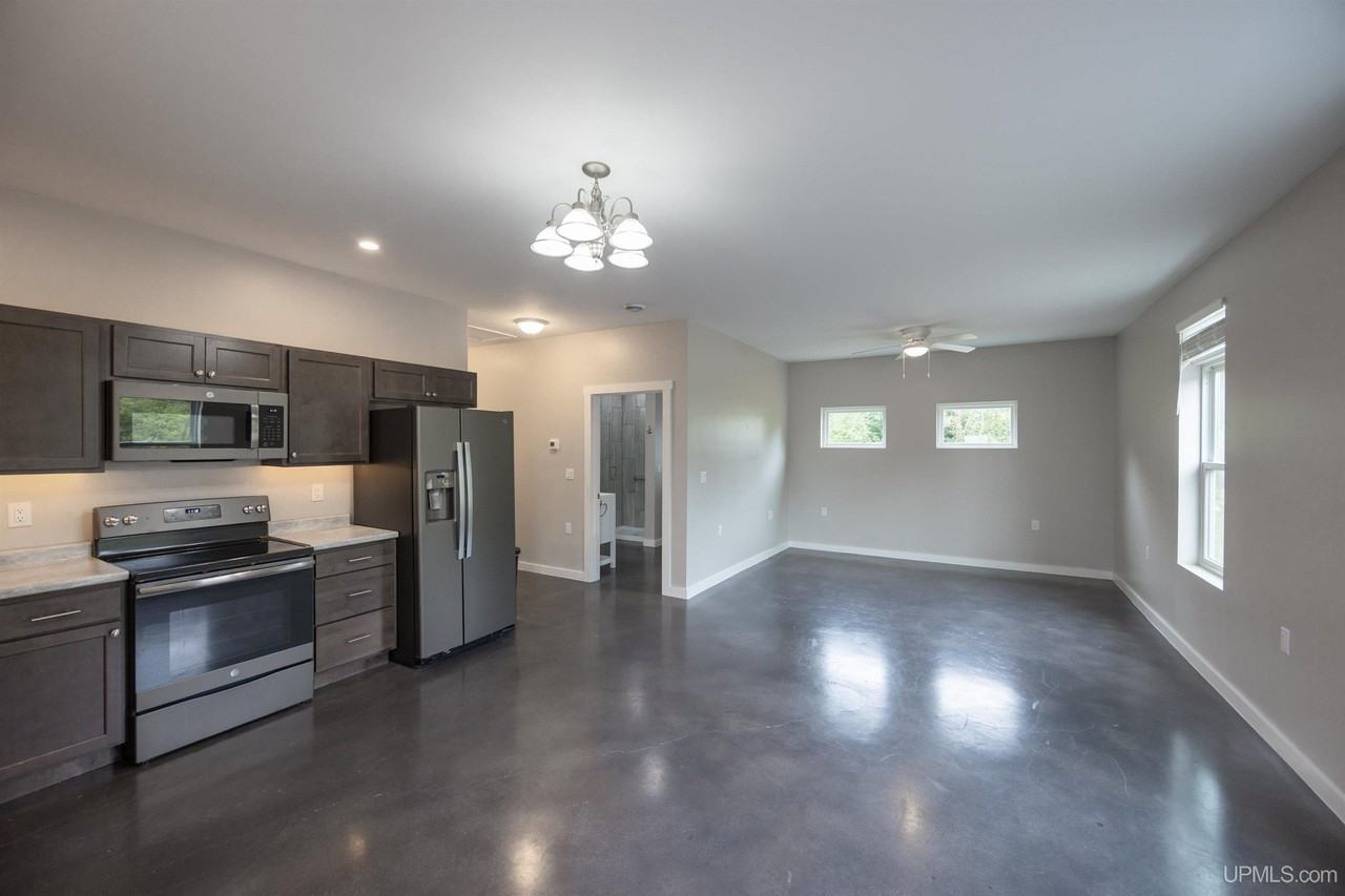 17245 Atlantic Ave - Photo 6 of 22