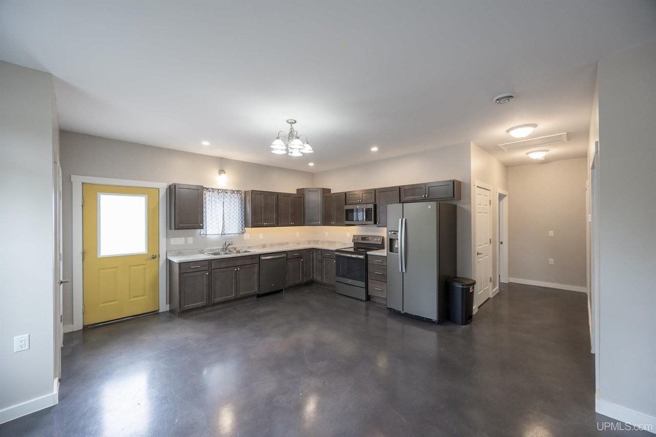 17245 Atlantic Ave - Photo 7 of 22
