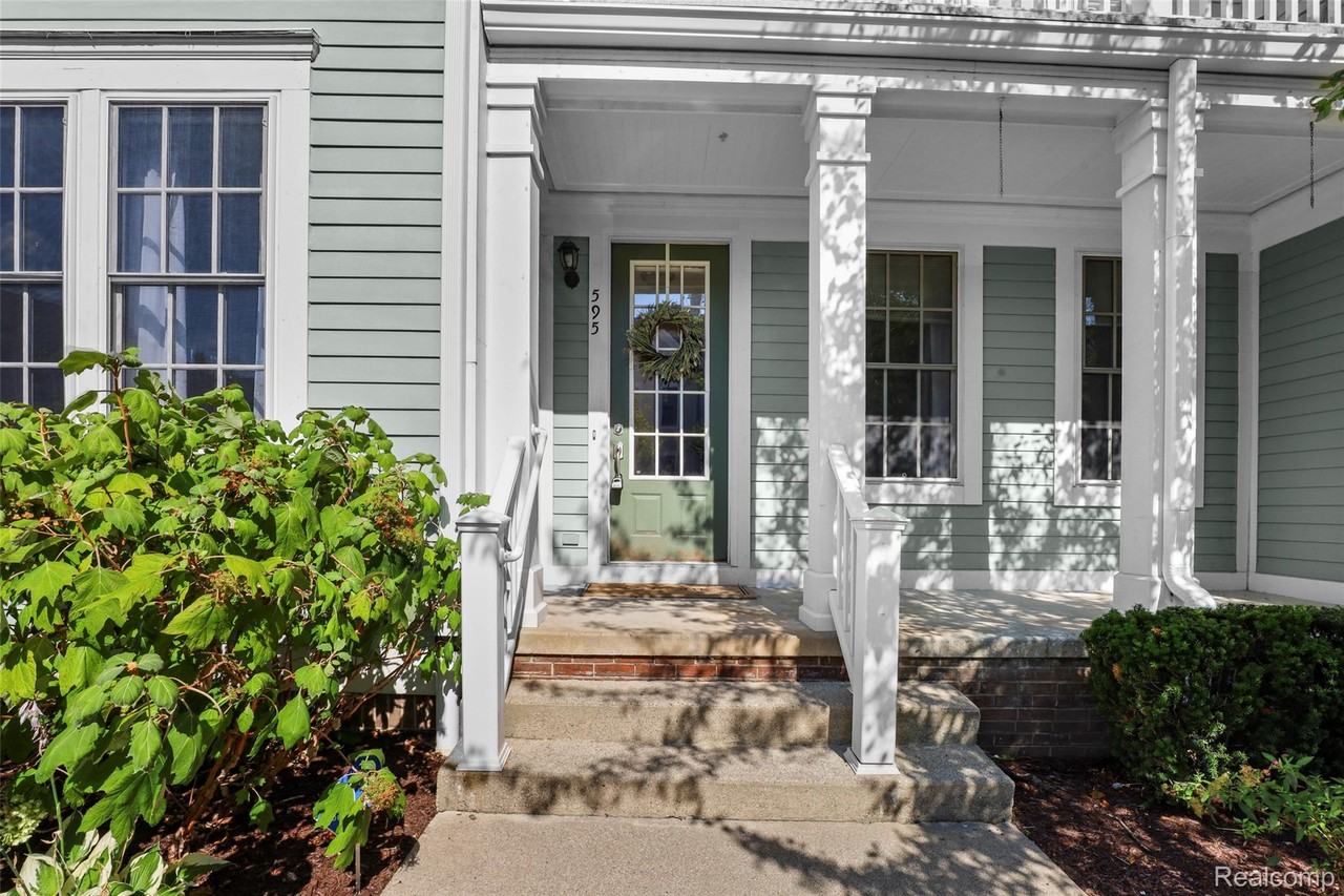 595 Constitution St - Photo 5 of 31