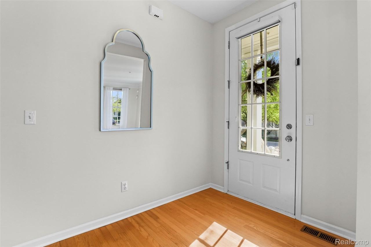595 Constitution St - Photo 6 of 31