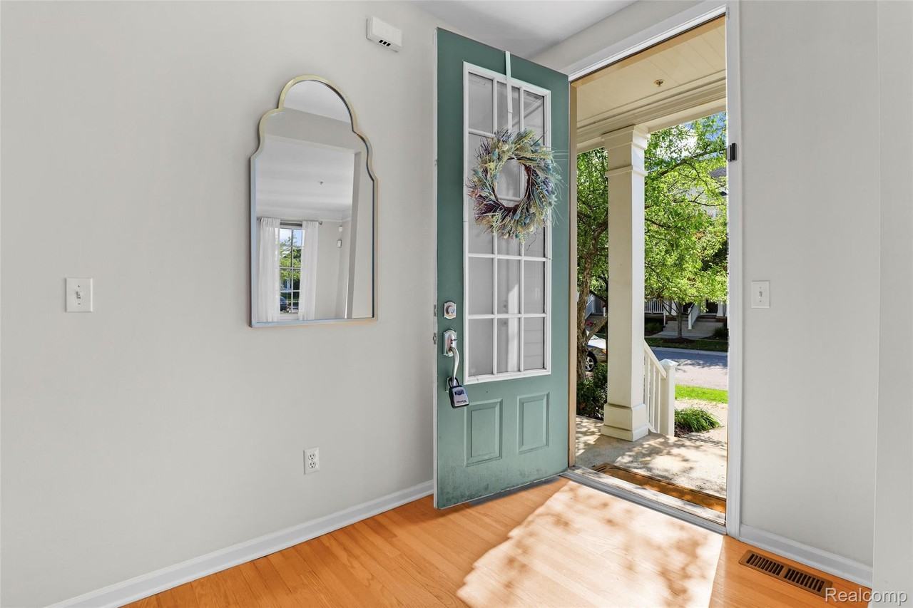 595 Constitution St - Photo 7 of 31