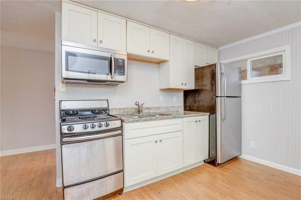 315 15th St #2 - Photo 3 of 23