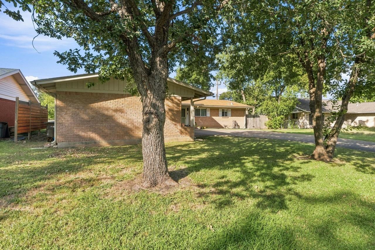 2201 Lanier Dr - Photo 3 of 25