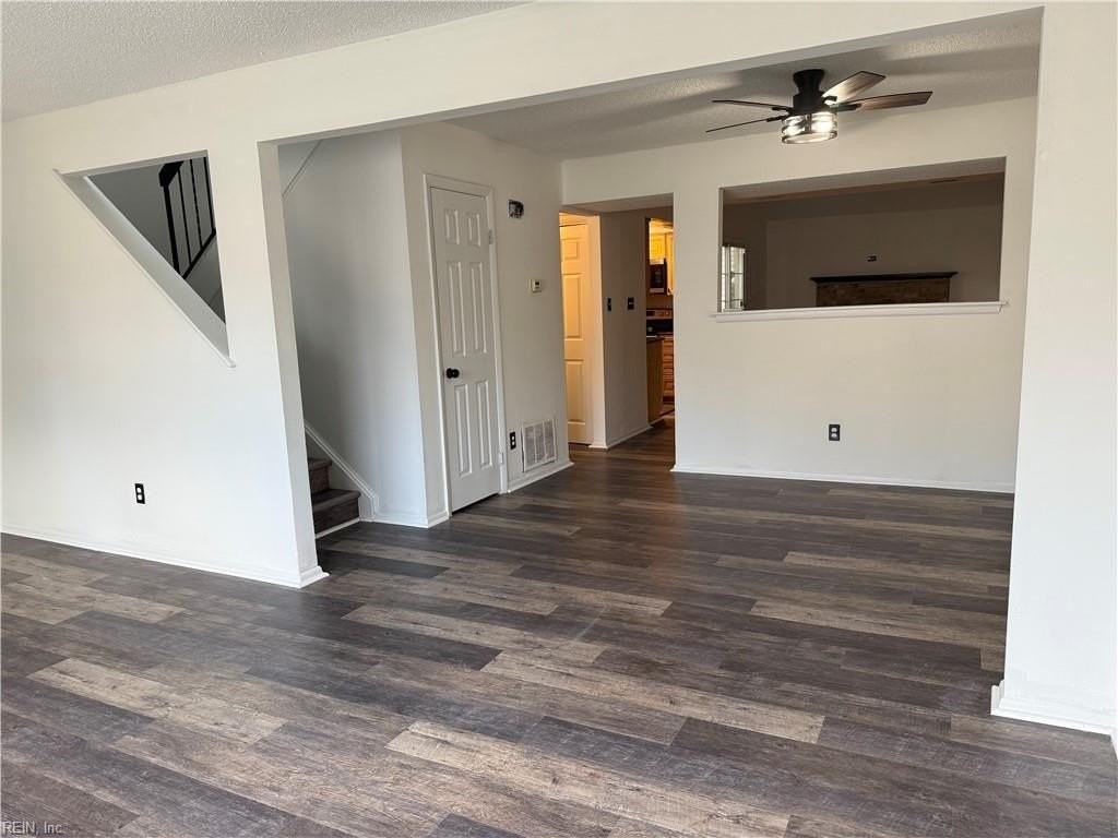 5305 Leicester Ct - Photo 4 of 22