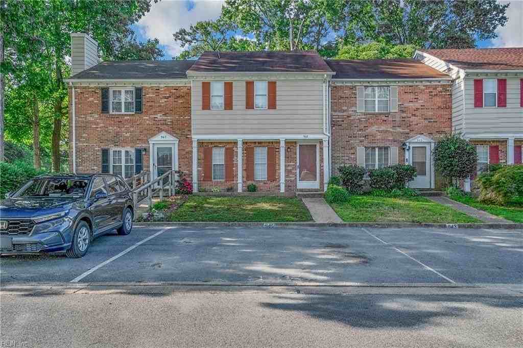 945 Captains Ct