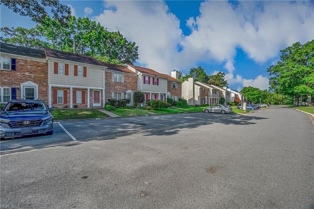 945 Captains Ct - Photo 4 of 33