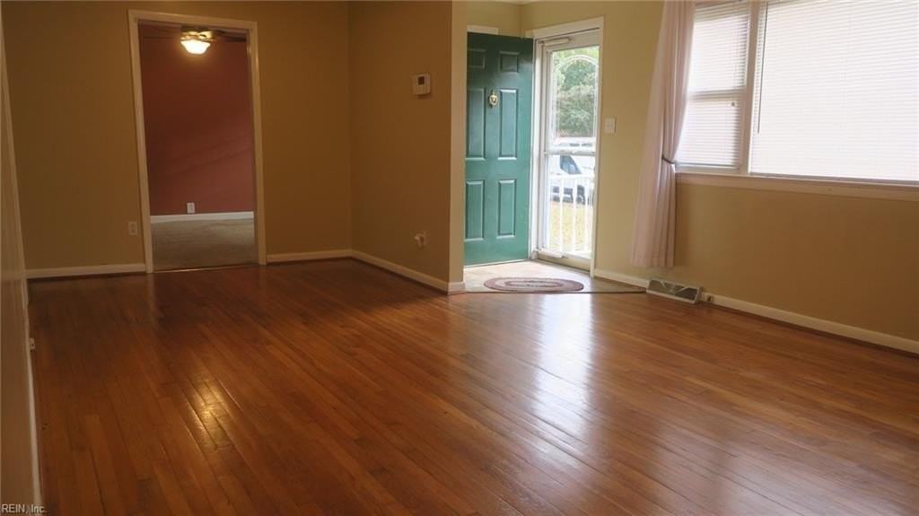 215 Clemwood Pkwy - Photo 4 of 31