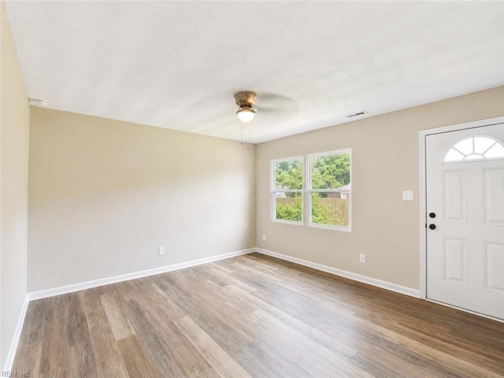 4021 Sloop Trl - Photo 2 of 24