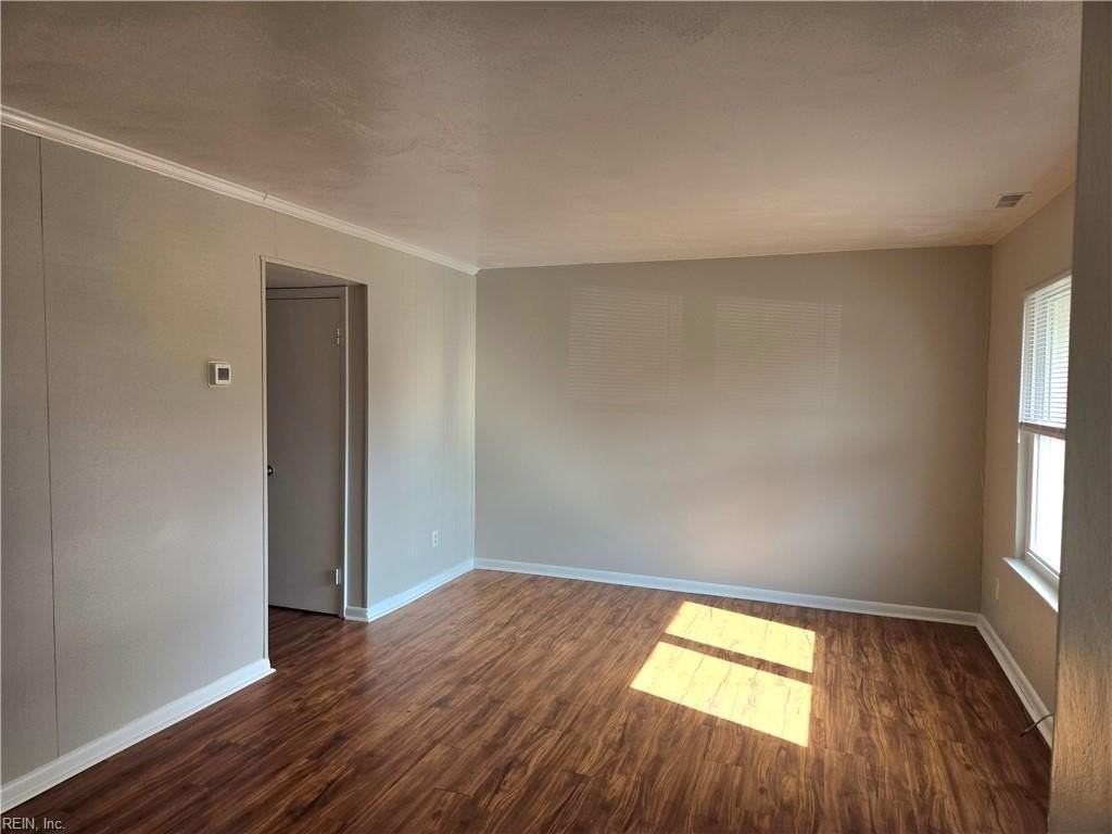 5602 Banbury Ct - Photo 4 of 36