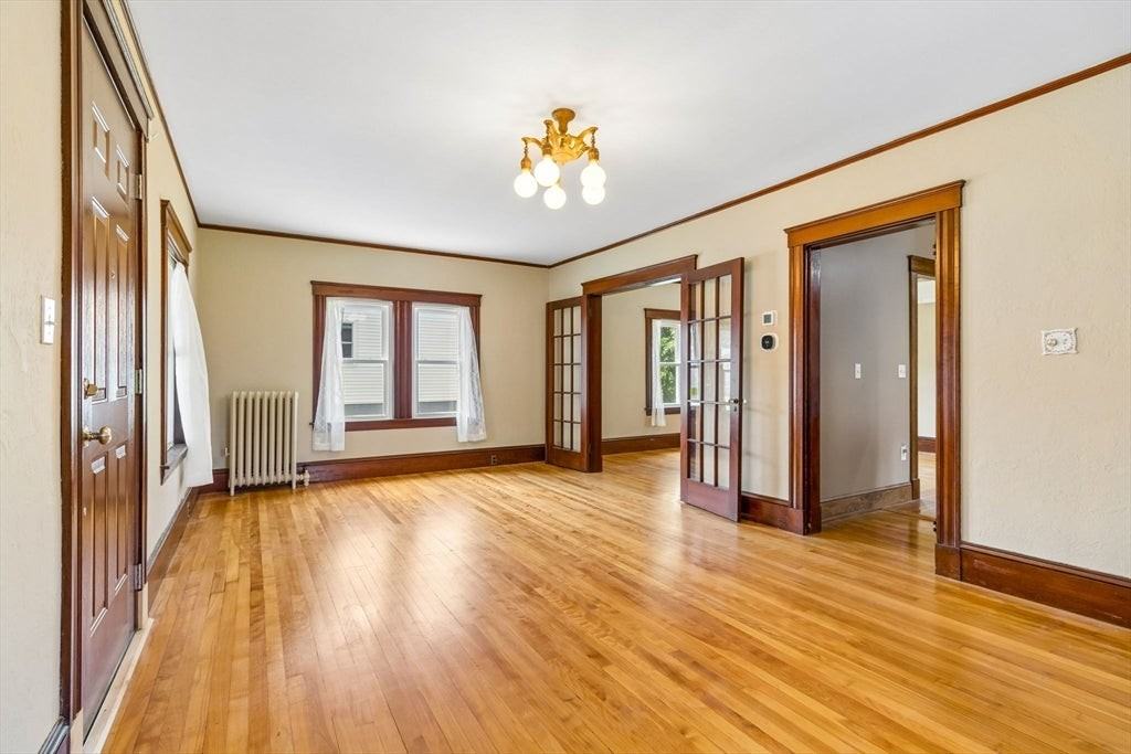 182 Greenwood St - Photo 7 of 33