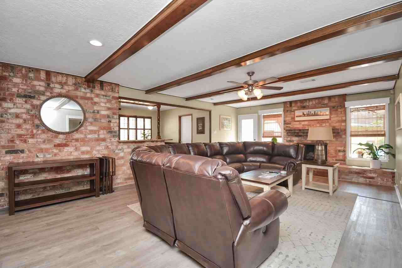 9811 Rocktree Dr - Photo 5 of 34