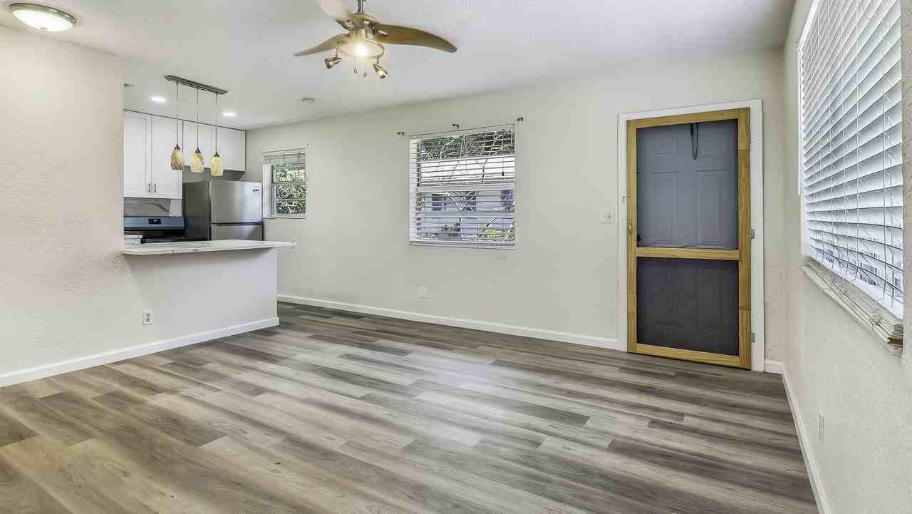 712 Sw 14th Ave #1 - Photo 4 of 26
