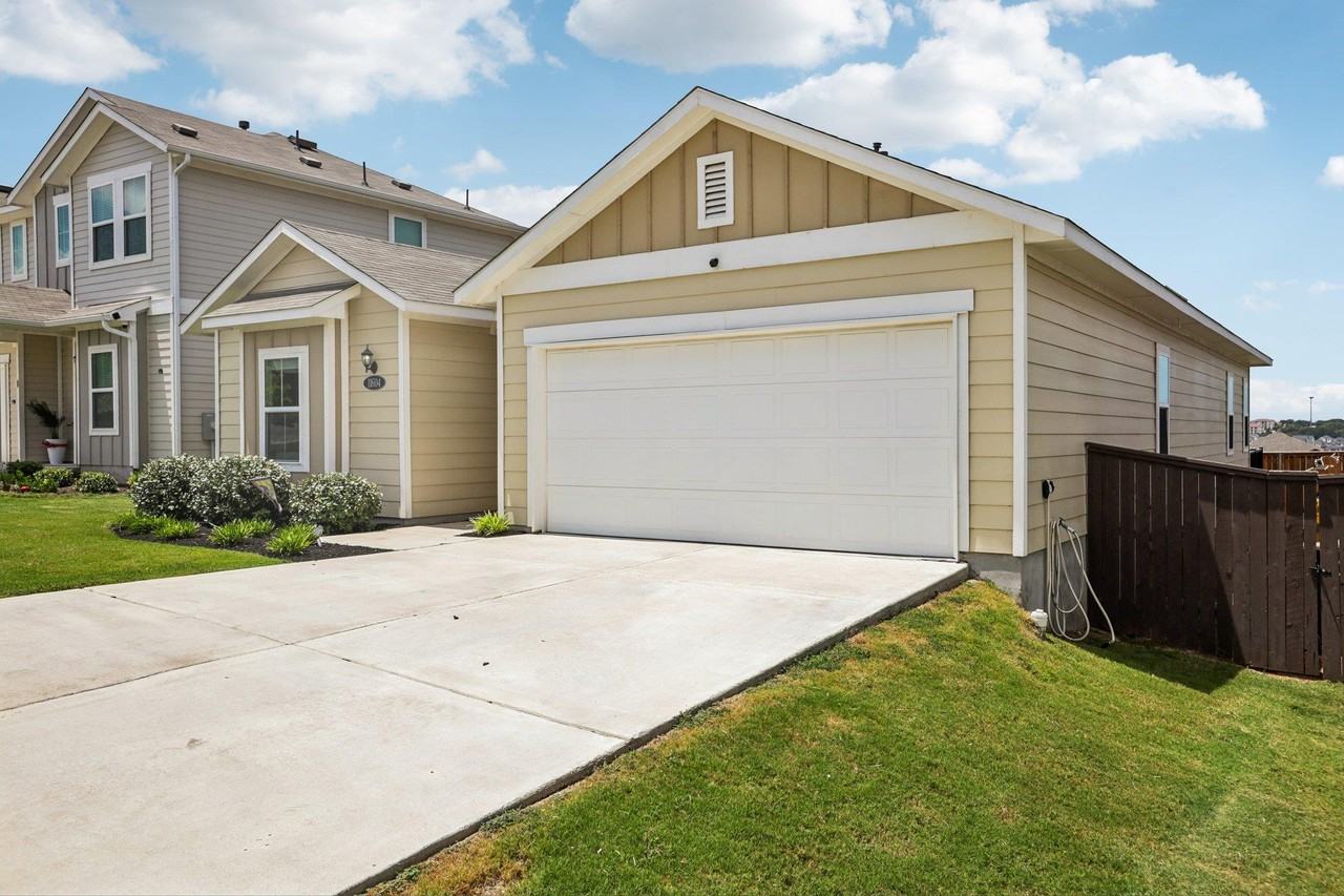 11604 Comano Dr - Photo 3 of 40