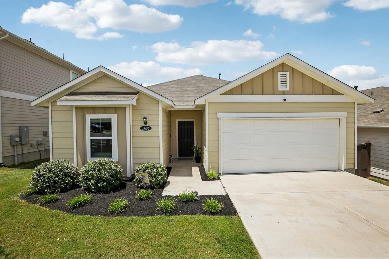 11604 Comano Dr - Photo 4 of 40