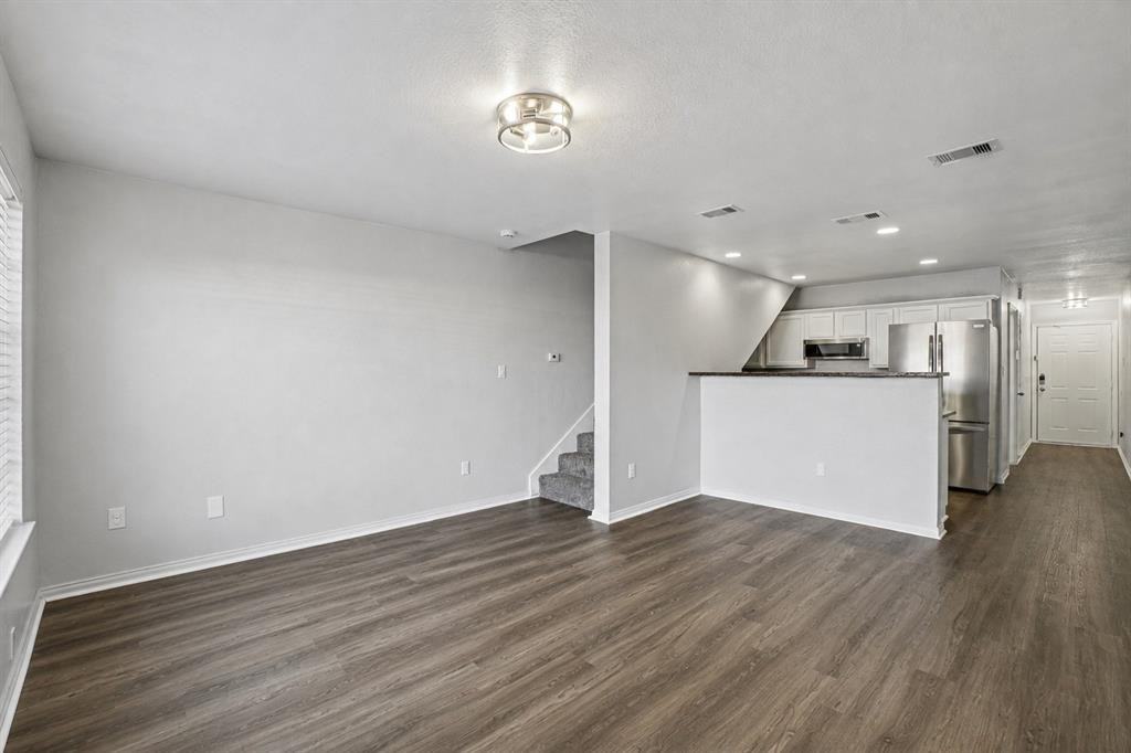 4021 Preferred Pl - Photo 2 of 12