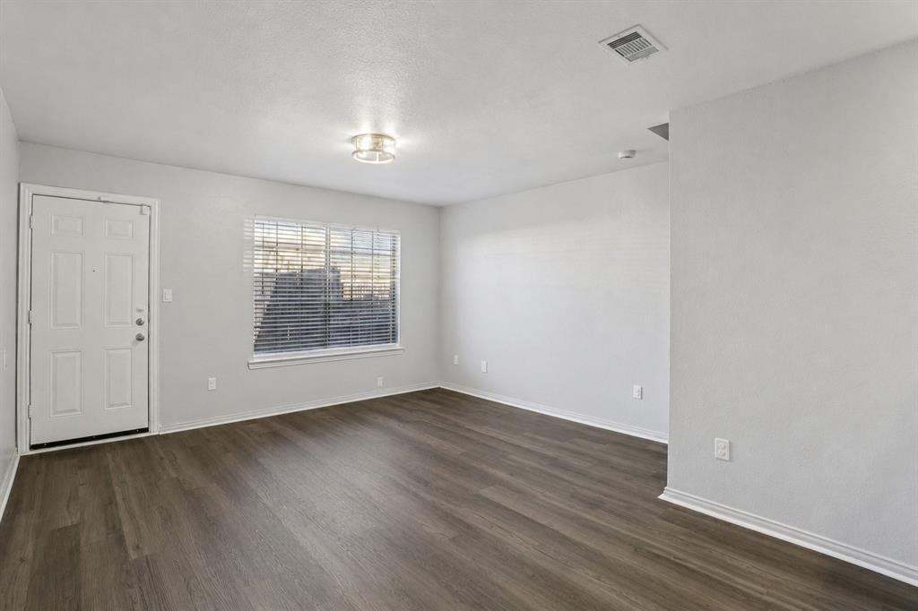 4021 Preferred Pl - Photo 3 of 12