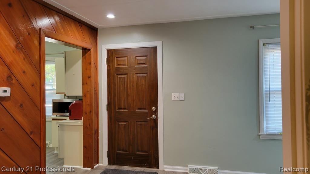 3225 Crooks Rd - Photo 5 of 24