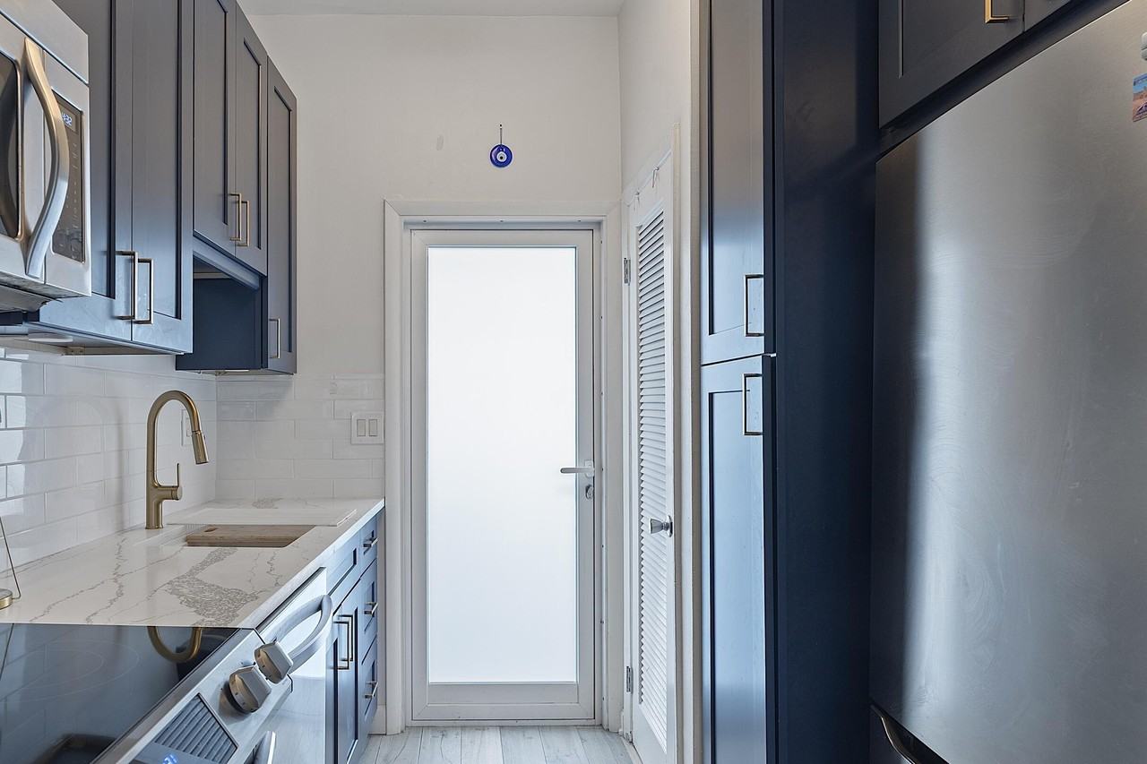 3250 Ne 28th St #105 - Photo 5 of 36