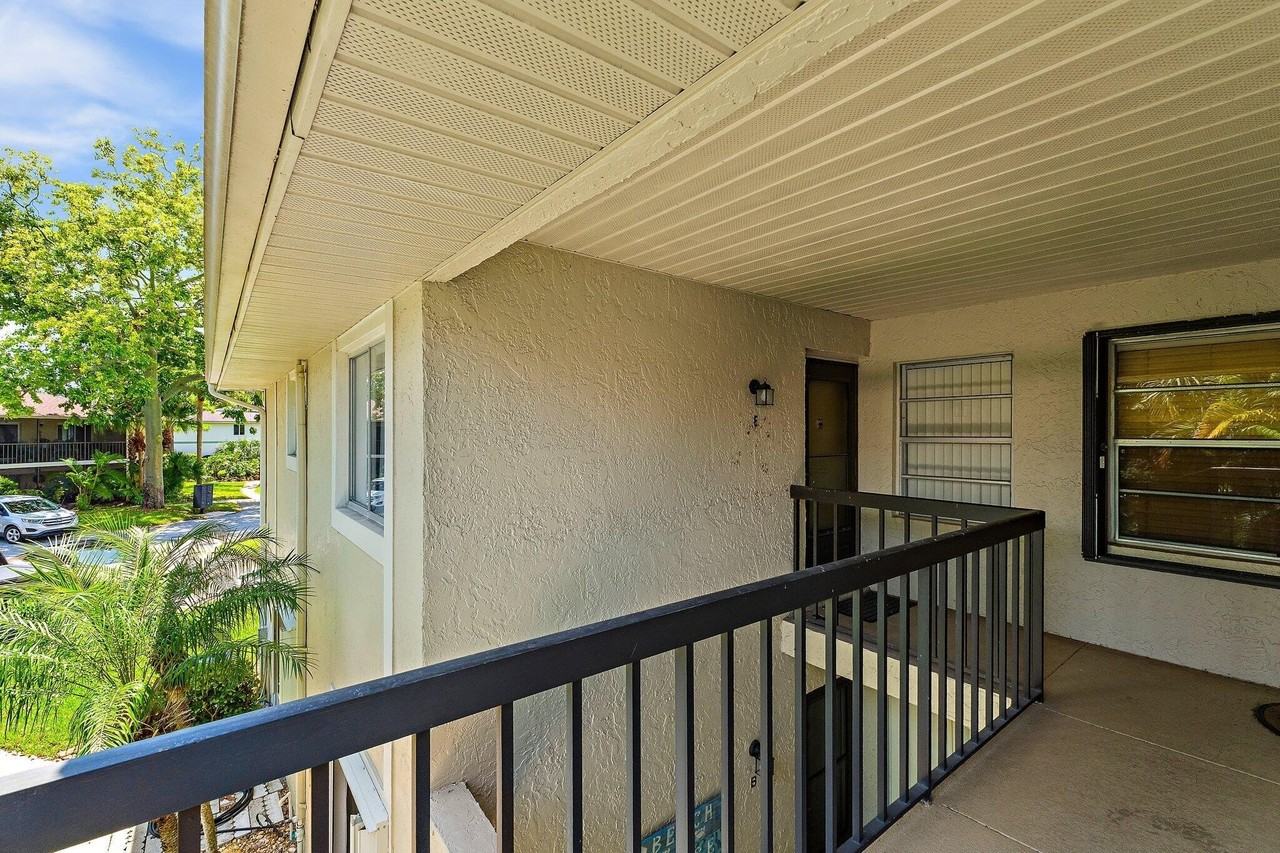 6540 Chasewood Dr #F - Photo 4 of 36