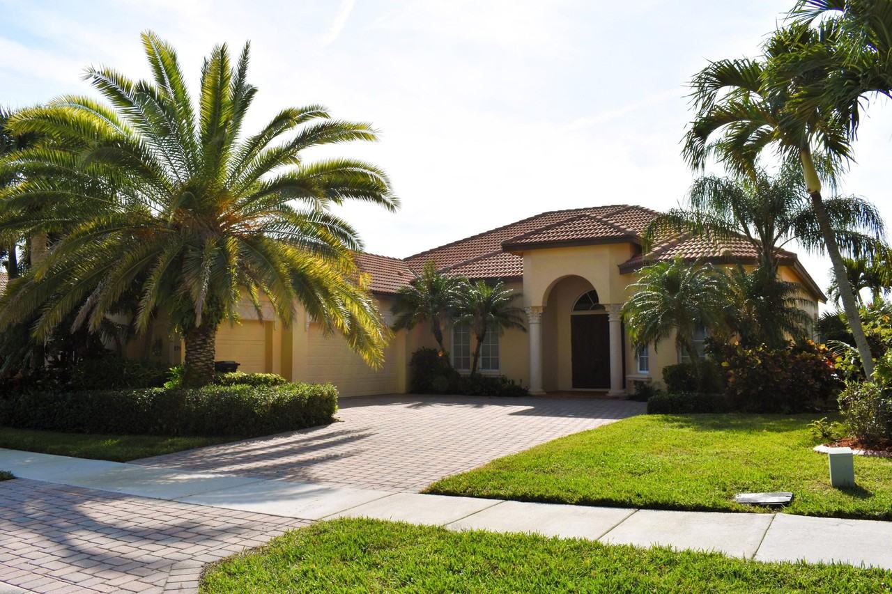 895 Sw Grand Reserves Blvd - Photo 2 of 47