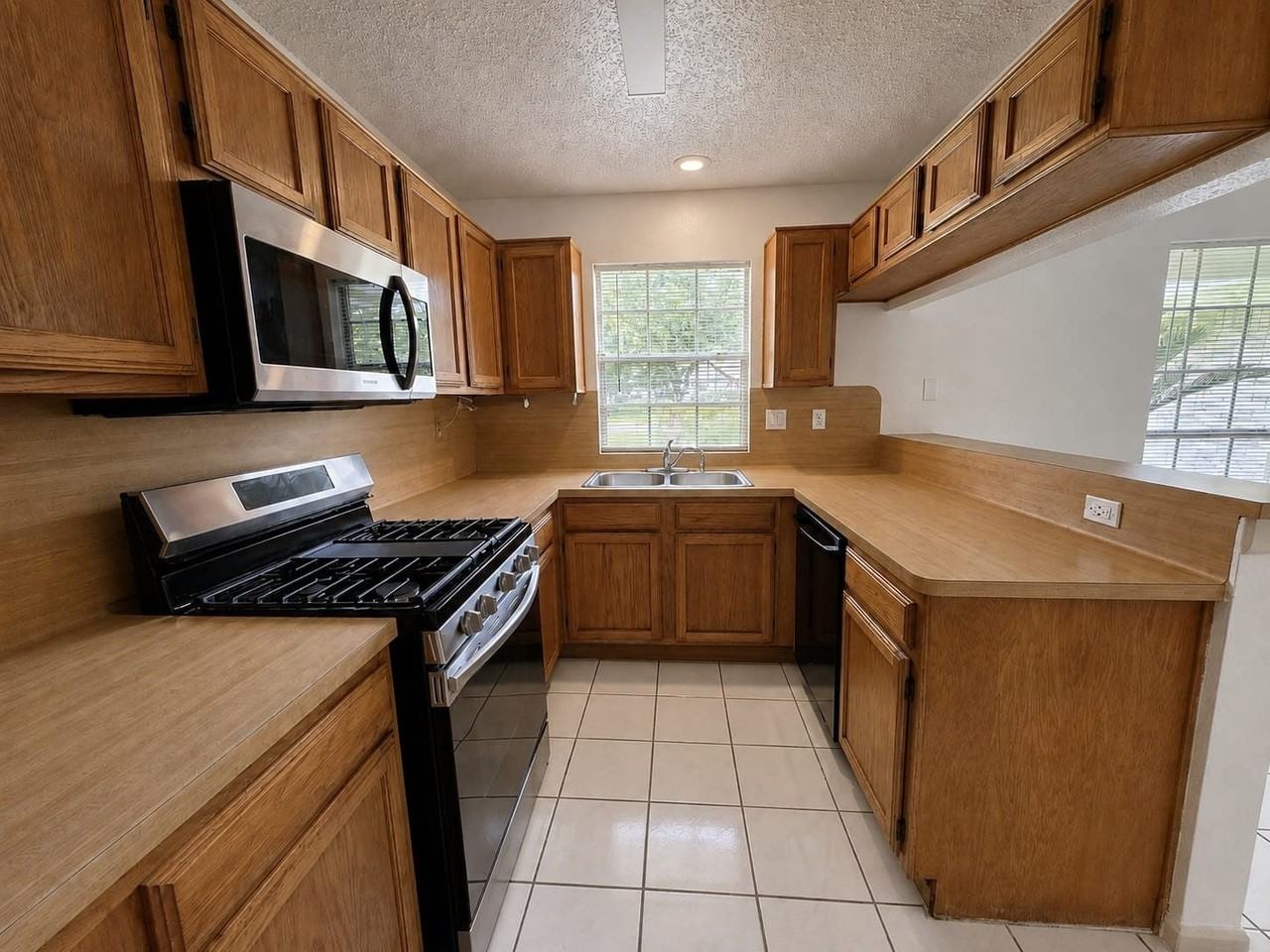 3102 E Heatherock Cir - Photo 3 of 22