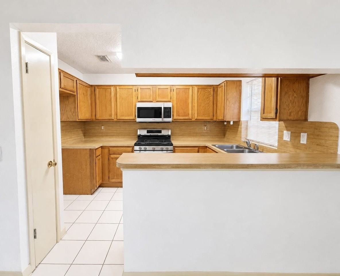 3102 E Heatherock Cir - Photo 6 of 22