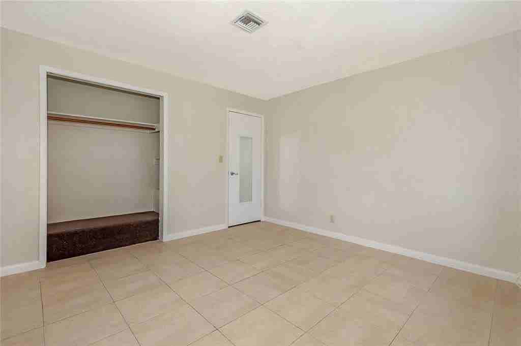 1130 Ne 24th St - Photo 7 of 24