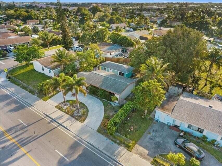2831 N Seacrest Blvd - Photo 2 of 43