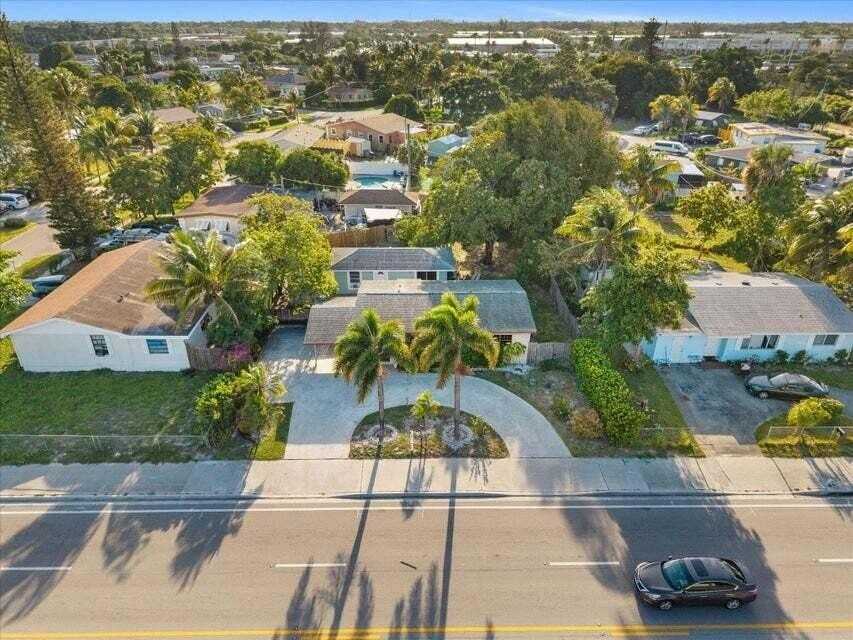 2831 N Seacrest Blvd - Photo 3 of 43
