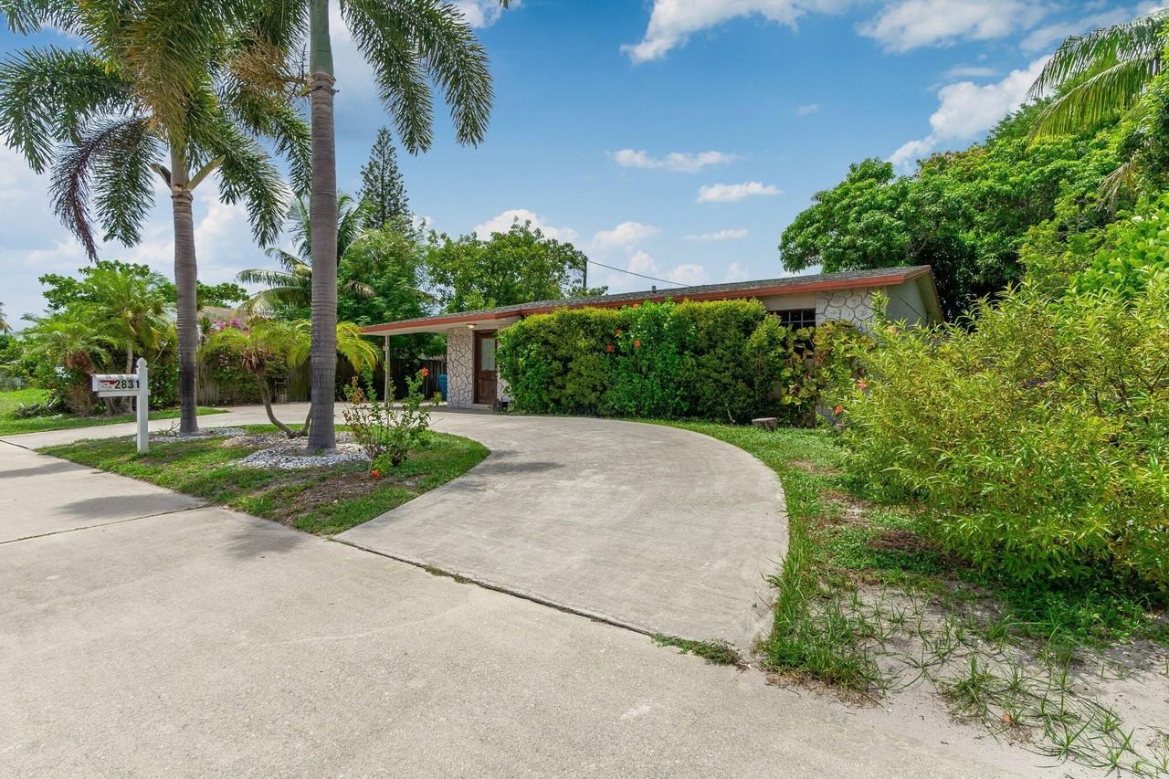 2831 N Seacrest Blvd - Photo 5 of 43
