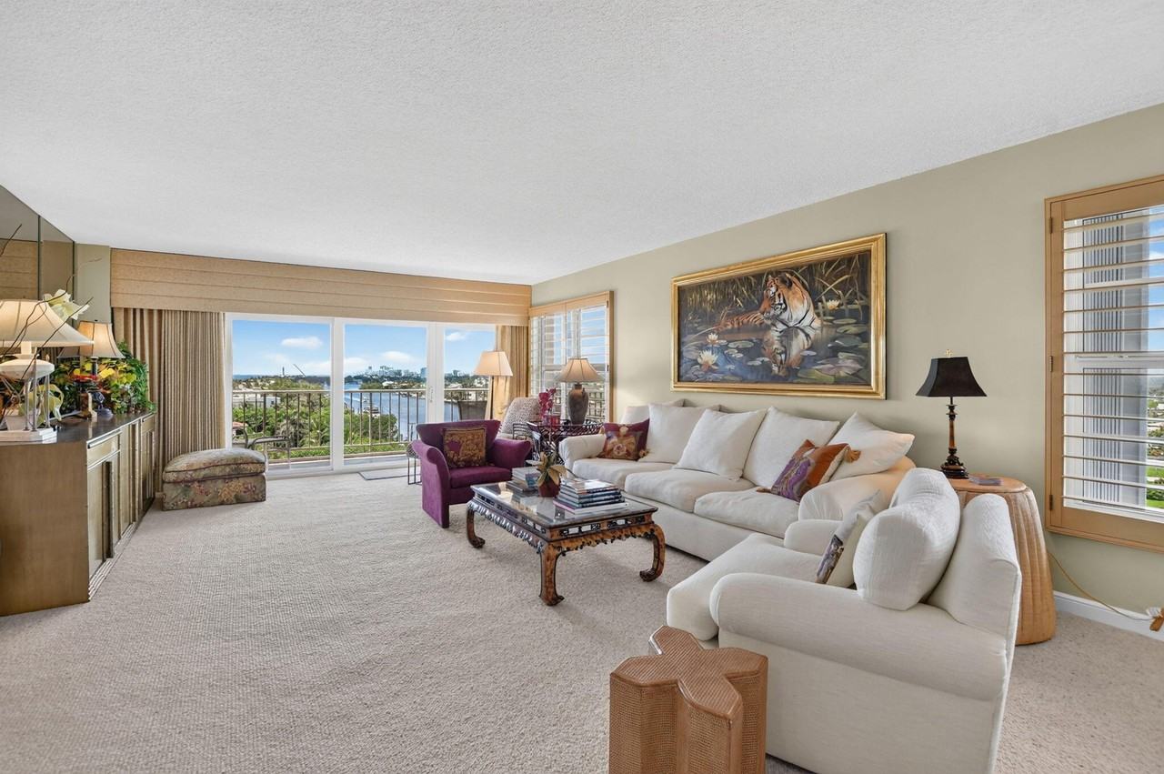 1021 Hillsboro Mile #705 - Photo 4 of 50