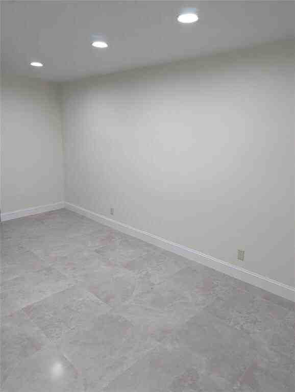 5220 Ne 14th Way #8 - Photo 3 of 10