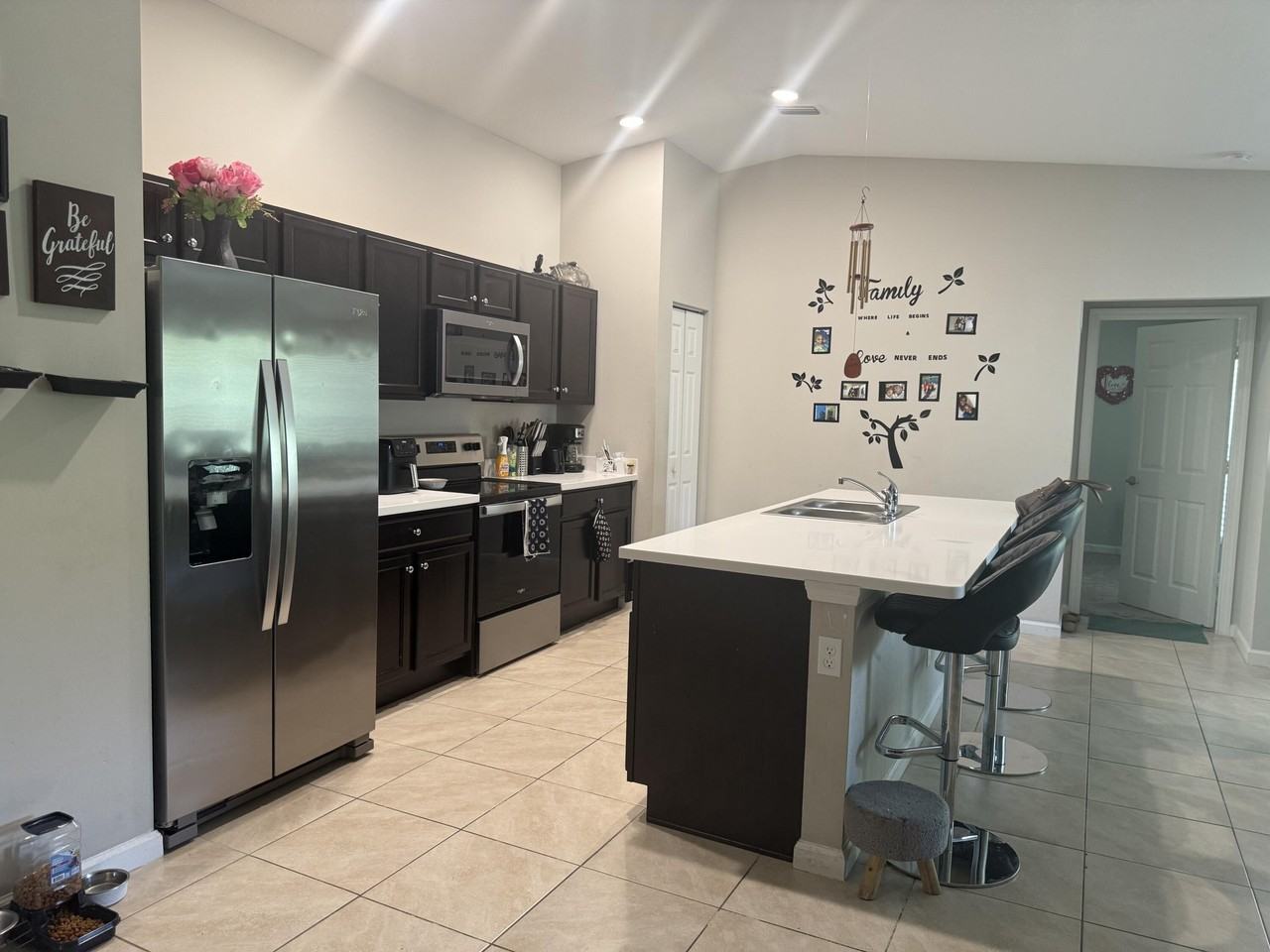 1081 Sw Mcdevitt Ave - Photo 2 of 14