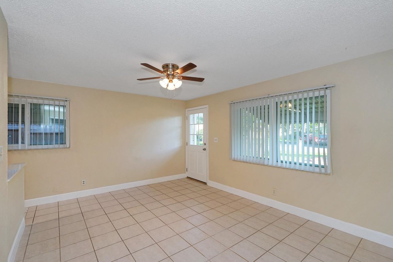 2716 Sw 46th St #2 - Photo 4 of 15