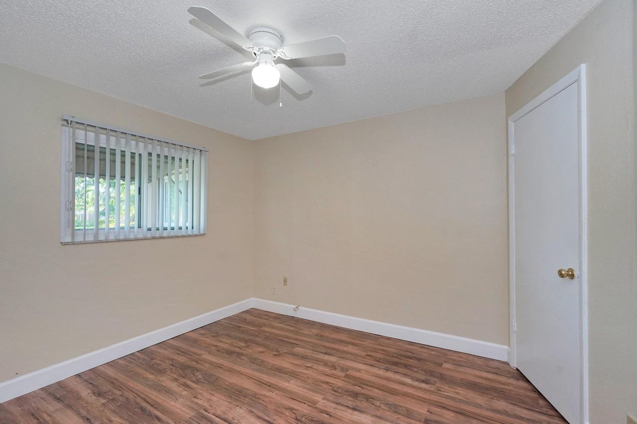2716 Sw 46th St #2 - Photo 5 of 15