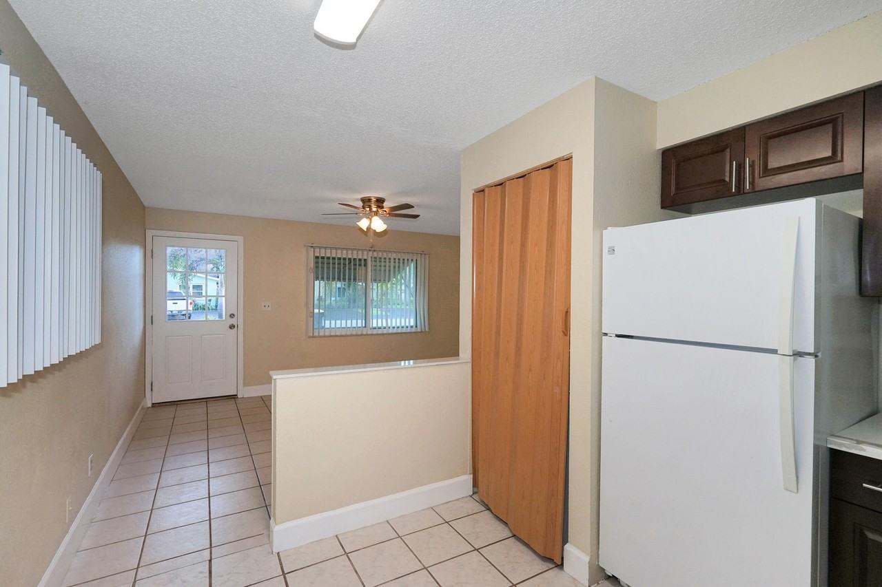 2716 Sw 46th St #2 - Photo 7 of 15
