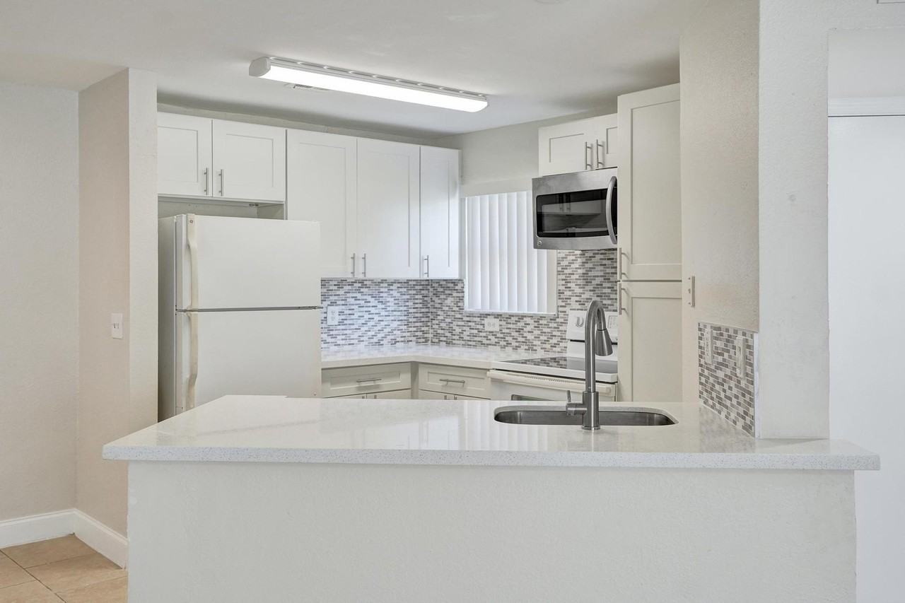12650 Vista Isles Dr #918 - Photo 4 of 48