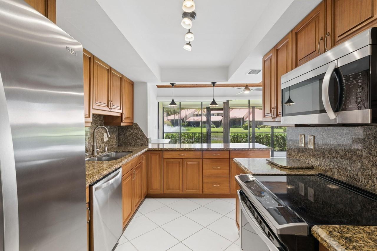 119 Old Meadow Way - Photo 4 of 34