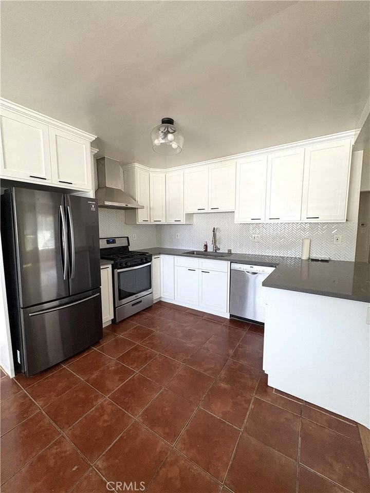 832 S Ynez Ave - Photo 4 of 14