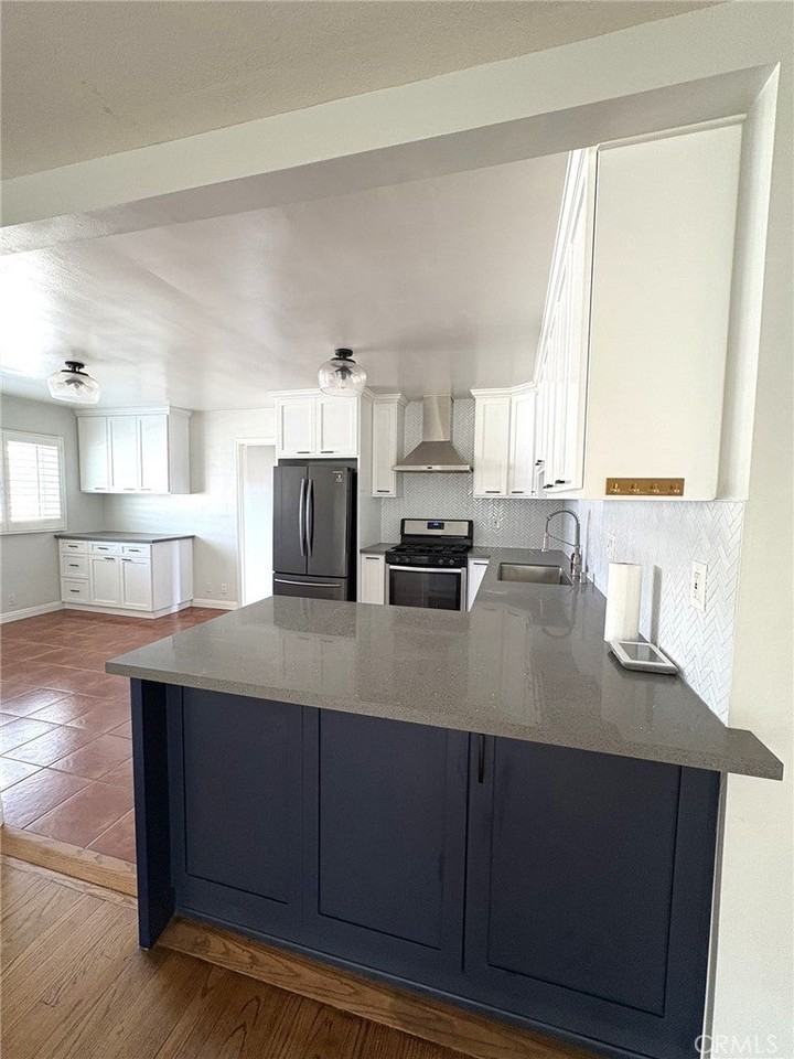 832 S Ynez Ave - Photo 5 of 14