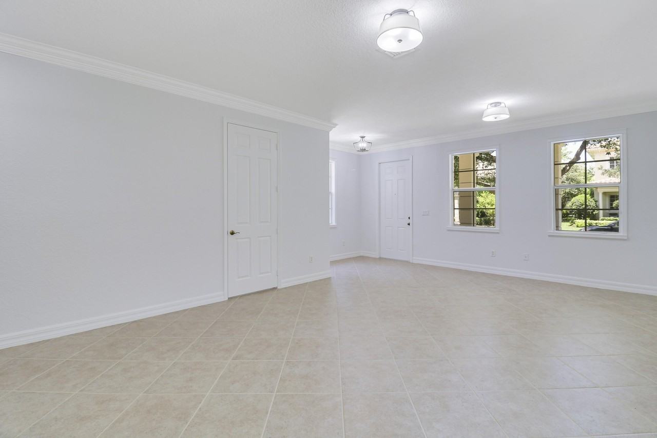 112 Dunmore Dr - Photo 4 of 43