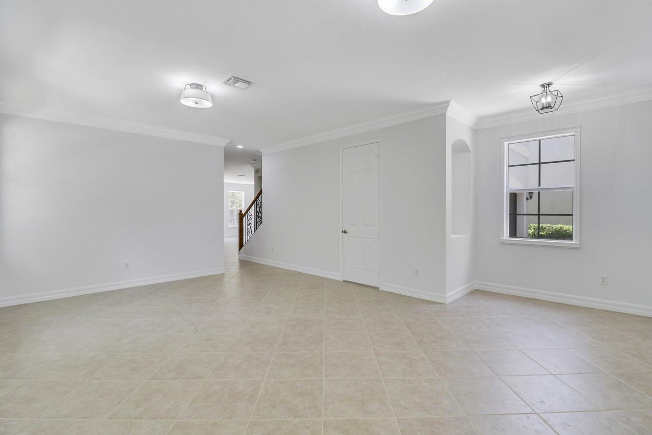 112 Dunmore Dr - Photo 6 of 43