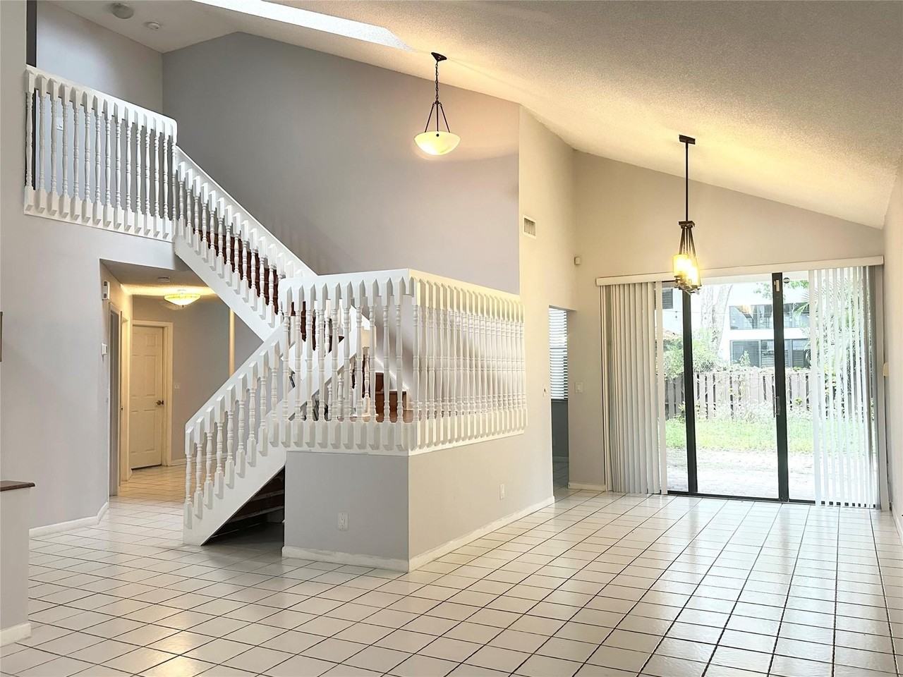 10461 Nw 12th Ct - Photo 5 of 30
