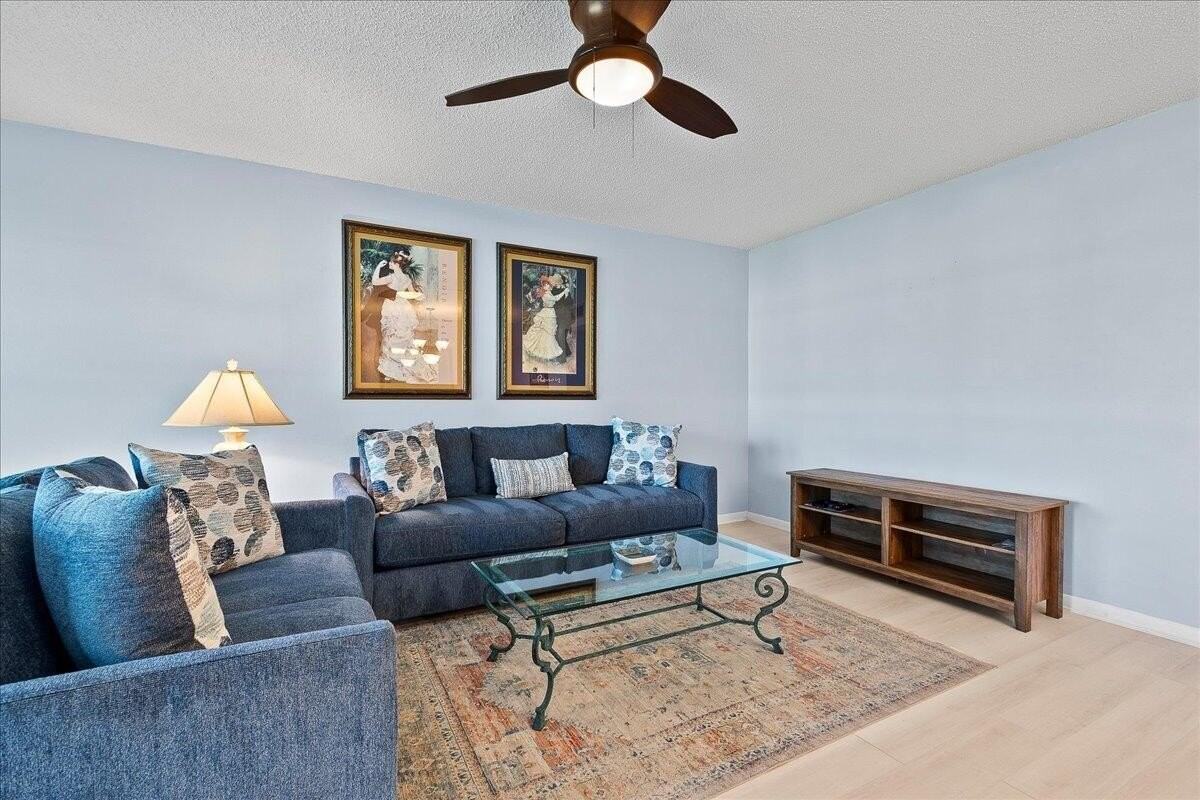 220 Country Ln #B - Photo 4 of 26