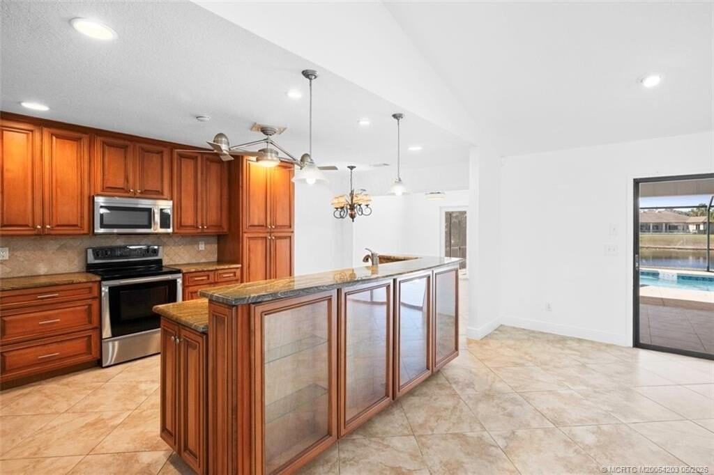 3074 Ne Loquat Ln - Photo 6 of 34