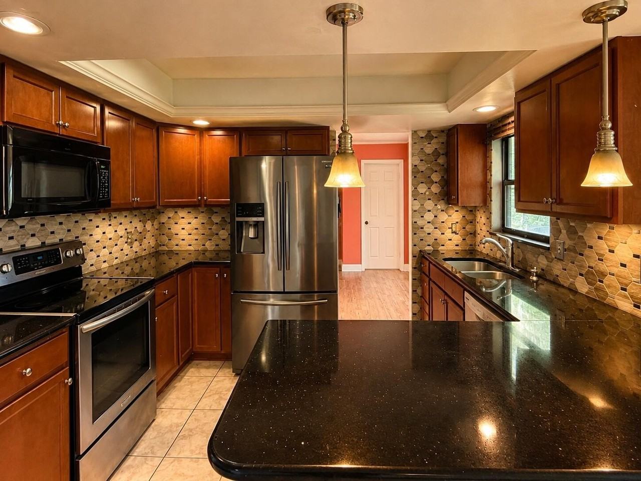 342 Nw Curtis St - Photo 4 of 18